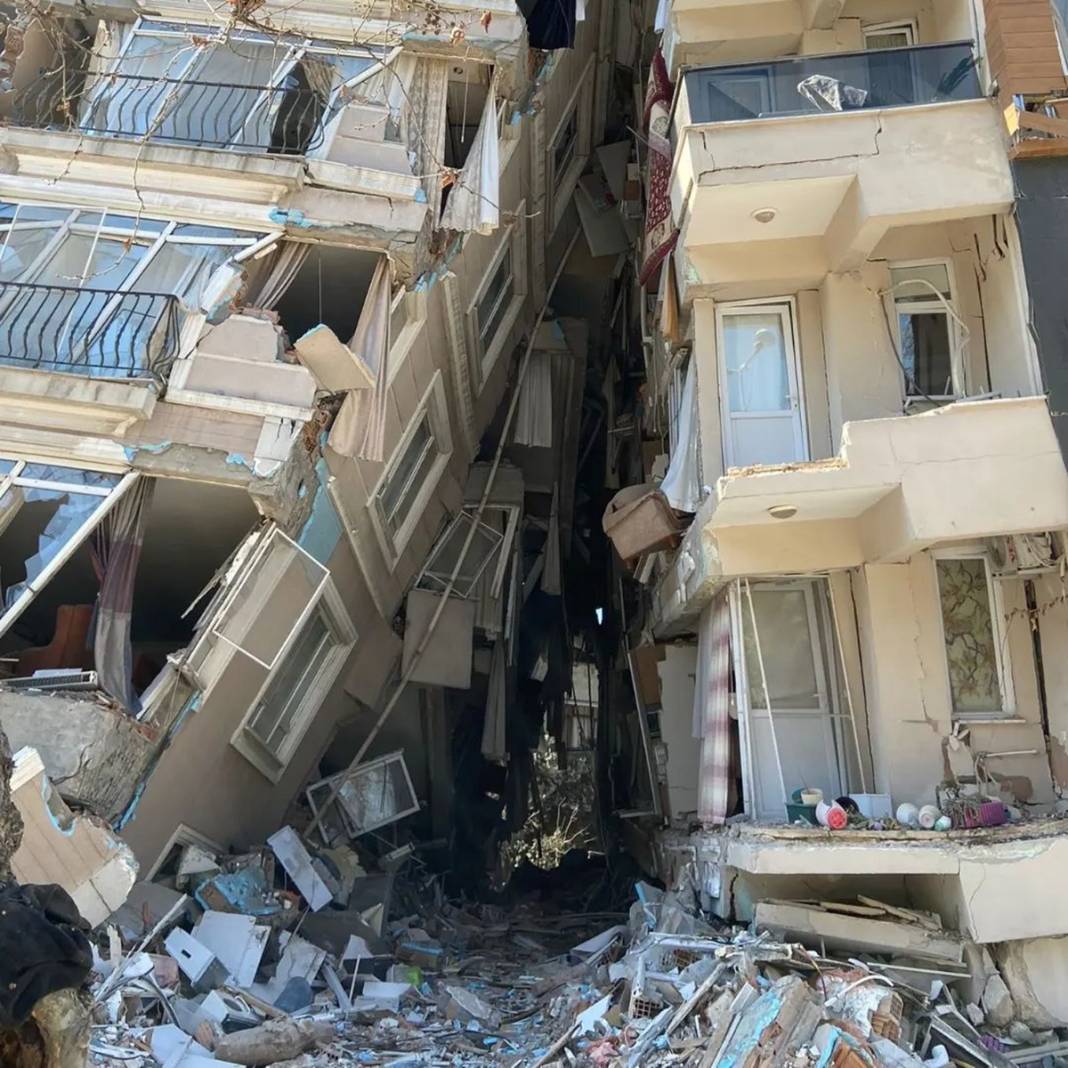 Taliban deprem yardımını poşet içinde teslim etti! İlginç anlar sosyal medyada gündem oldu 15